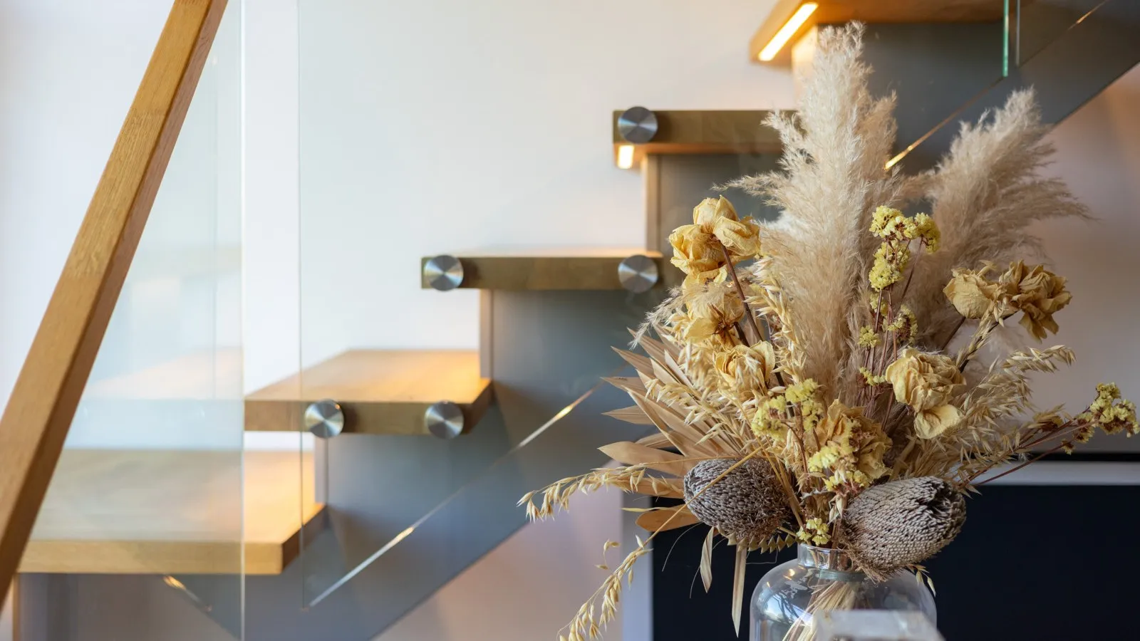 Hochwertige Luxustreppen mit individueller Gestaltung sind im Portfolio von Treppen Schmidt zu finden.